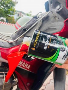 chọn nhớt bán tổng hợp cho xe